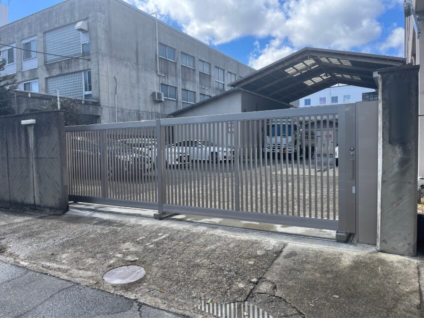 工場の門扉工事